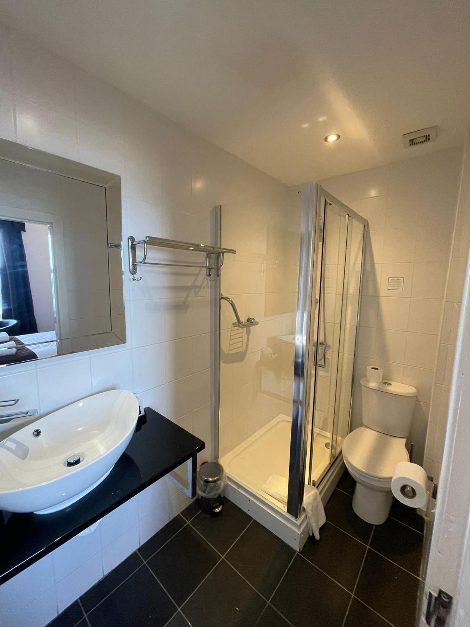 Hotel Four Saints Brig Y Don 3*